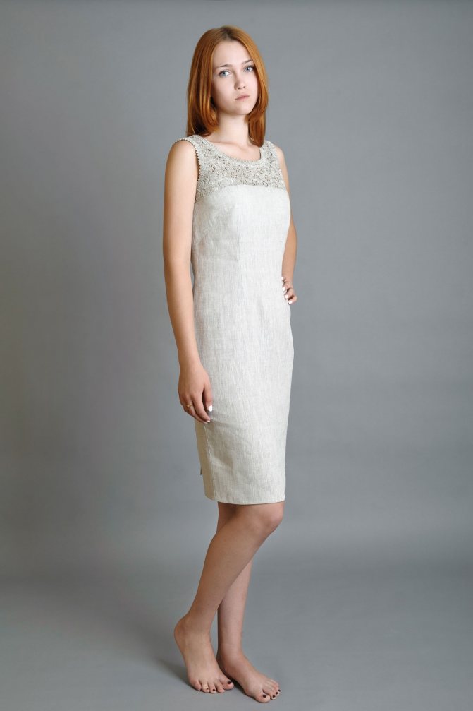 Льняное платье простого силуэта