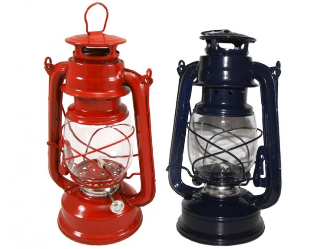 Окрашенные раритетные керосиновые лампы