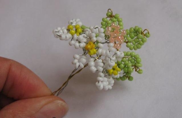 Плетение яблони из бисера