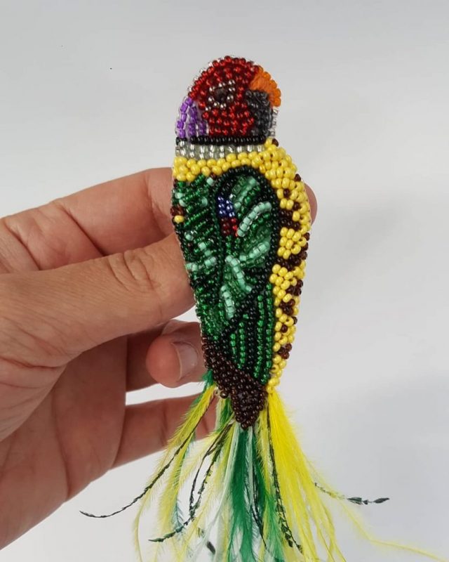 Попугай из бисера своими руками