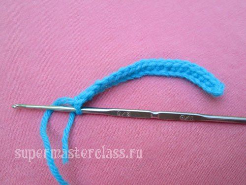 Столбики по одной стороне цепочки из воздушных петель