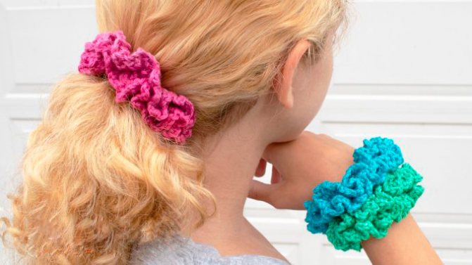 Вязаная резинка для волос