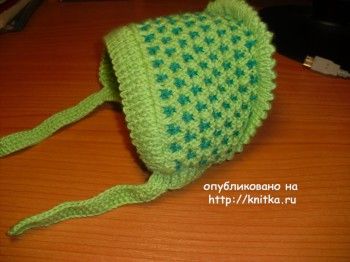 Вязаная спицами шапочка для новорожденного