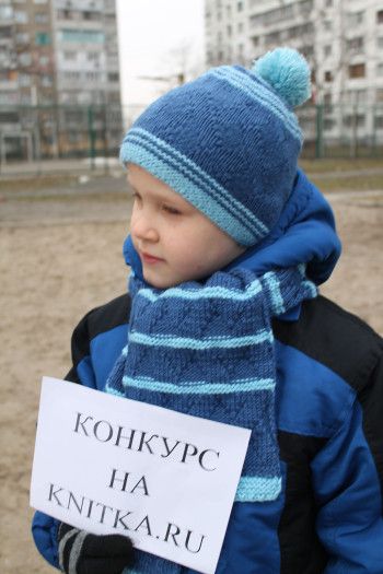 Вязанная спицами шапка и шарф для мальчика