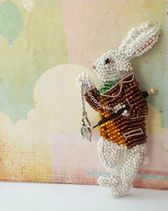 Заяц из бисера